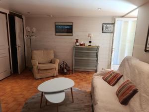 F2 classé 3 étoiles vue montagne, extérieur clos