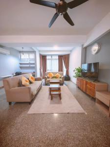 ChillHome 12Pax 3Bedrrom Fahrenheit 88 Pavilion Bukit Bintang TRX AJH1