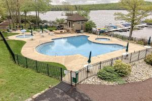 Pool & Hot Tub Access! Lakefront Poconos Retreat