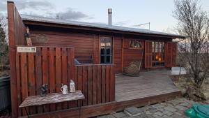 Rustic Wooden Cabin with Fireplace in Golden Circle