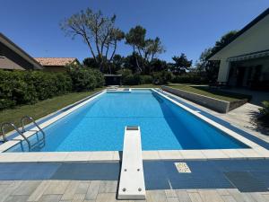 Villa con piscina vicina al mare