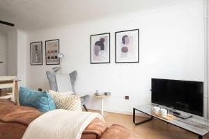 Comfortable 2 Bedroom Home with Parking in Taunton