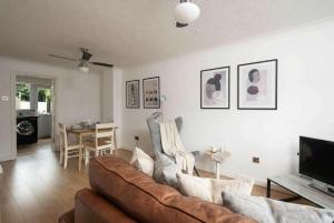 Comfortable 2 Bedroom Home with Parking in Taunton