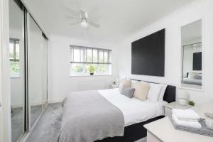 Comfortable 2 Bedroom Home with Parking in Taunton