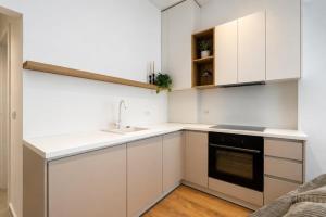 Elegant Calea Victoriei Apartment with Balcony