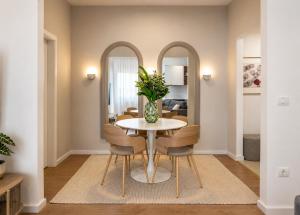 Elegant Calea Victoriei Apartment with Balcony