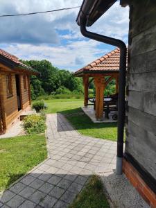 Wood & Hills Heritage Retreat with Private Spa