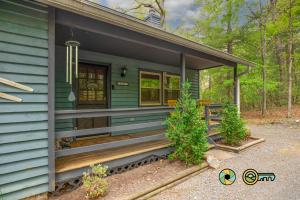 1562 Greenview Drive: Blue Bungalow
