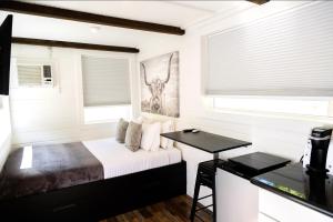 NEW! Cozy Container Home at Cliffside #4