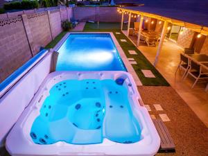 Oldtown Scottsdale ParadiseWalking DistancePutting GreenMovieProjectorHotTub