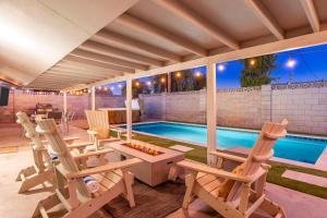 Oldtown Scottsdale ParadiseWalking DistancePutting GreenMovieProjectorHotTub