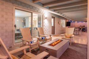 Oldtown Scottsdale ParadiseWalking DistancePutting GreenMovieProjectorHotTub