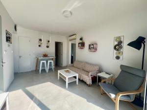 Stunning 2-BR Apt in a luxury complex near the beach!