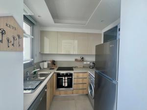 Stunning 2-BR Apt in a luxury complex near the beach!
