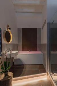 Magnolia Coliseum Gem 3x Jacuzzi Apartment
