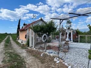 Charming Village Farmhouse, Çukë