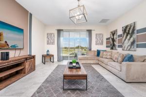 Beautiful Golf Course View Townhome!