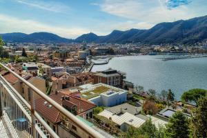 Magic Lake -Downtown Como