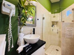 Pollys Home Aralias Boutique GuestHouse & PrivateSuites