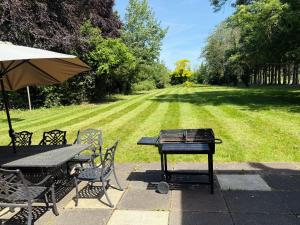 Luxury Grand Windsor Mansion Private 5 Acres & Helipad
