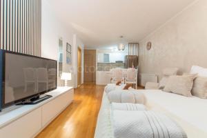Crystal Seaview Apartment Silva