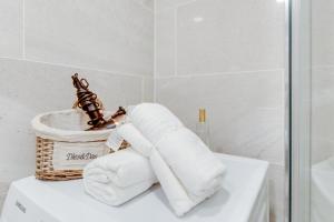Brand New Apartment with Patio - Near Metro & Shopping Mall