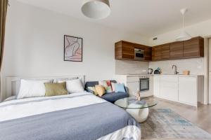 Brand New Apartment with Patio - Near Metro & Shopping Mall