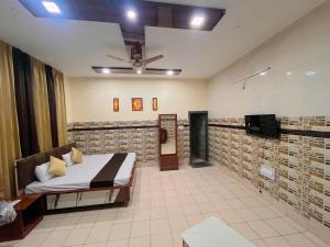 Hotel CHINTPURNI JMC