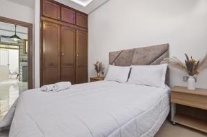 White Majorelle Casa Grande