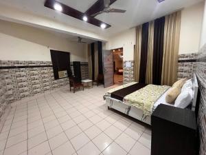Hotel CHINTPURNI JMC