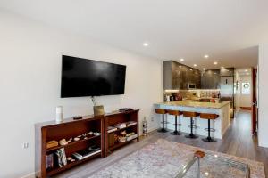 Mariners Court - 4 Laurel St Unit 219