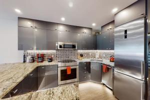 Mariners Court - 4 Laurel St Unit 219