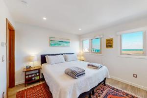 Mariners Court - 4 Laurel St Unit 219