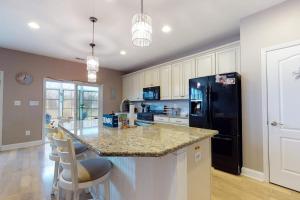 Bishops Landing -- 16985 Bellevue