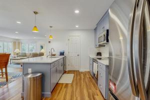 Sea Colony five3066 Lakeshore Ct