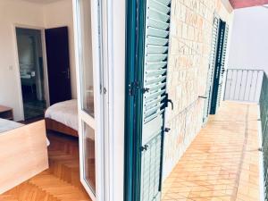Flat -10 m balcony, views, large terrace