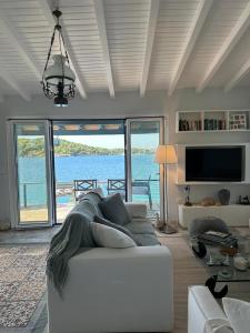 Villa Theros