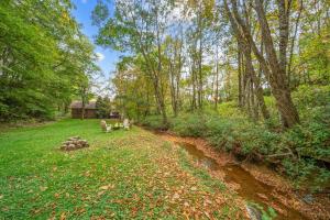 Lazy River Cabin