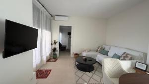Jardines del Puerto - Brand New 2BD apartment with parking, wifi & pool