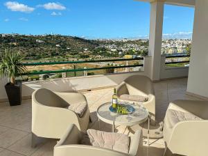 BnB Homes Villa Verde - pool, Marina view, BBQ, games room and garden