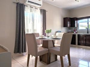 Modern living 5 Min to SAP Airport Free Parking