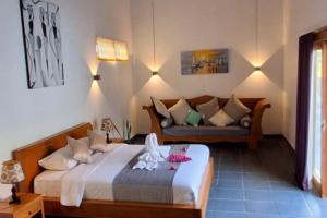 Villa - Sleeps 6 - Private pool - Parking