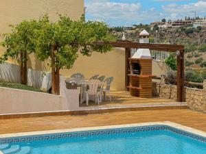 BnB Homes Villa Verde - pool, Marina view, BBQ, games room and garden