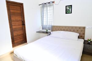 RR Service Apartment