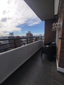Piso exclusivo con cochera, balcon y parrillero