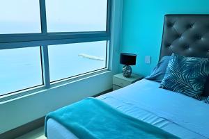 PHENOMENAL 2 Bedroom Suite with oceanview balcony!