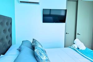 PHENOMENAL 2 Bedroom Suite with oceanview balcony!