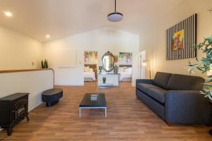 Casa Bugambilias Valle de Guadalupe with Jacuzzi Bbq and Kids playground