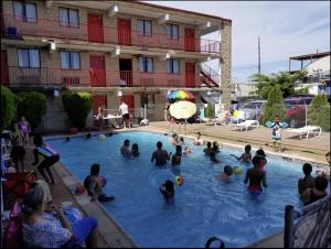 Cloud 9 Inn - Beach Hotel