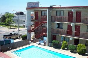Cloud 9 Inn - Beach Hotel